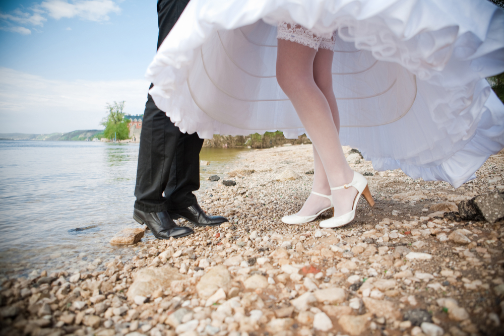 ビーチウェディングで花嫁に最適な靴 ビーチリゾートブック